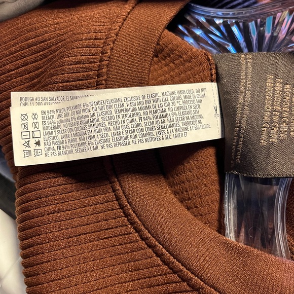 Forever 21 Crew Neck Crop Top - Picture 4 of 5